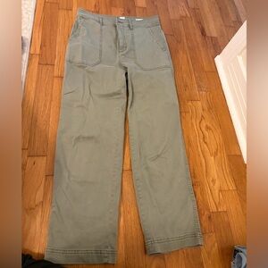 Gap Girlfriend Khaki Pants in Olive size 4